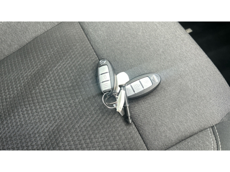 Nissan Qashqai 1.3 DiG-T MH 158 N-Connecta 5dr Xtronic Petrol Hatchback